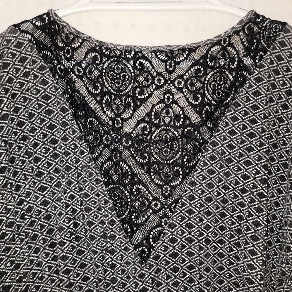 Cato Black and White Relaxed Bateau Cuffed Sleeve Top Size 22/24W - Picture 8 of 10